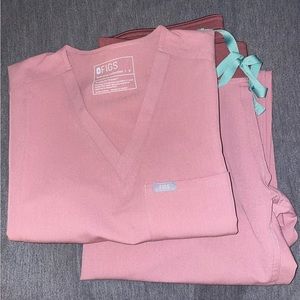 FIGS scrub set